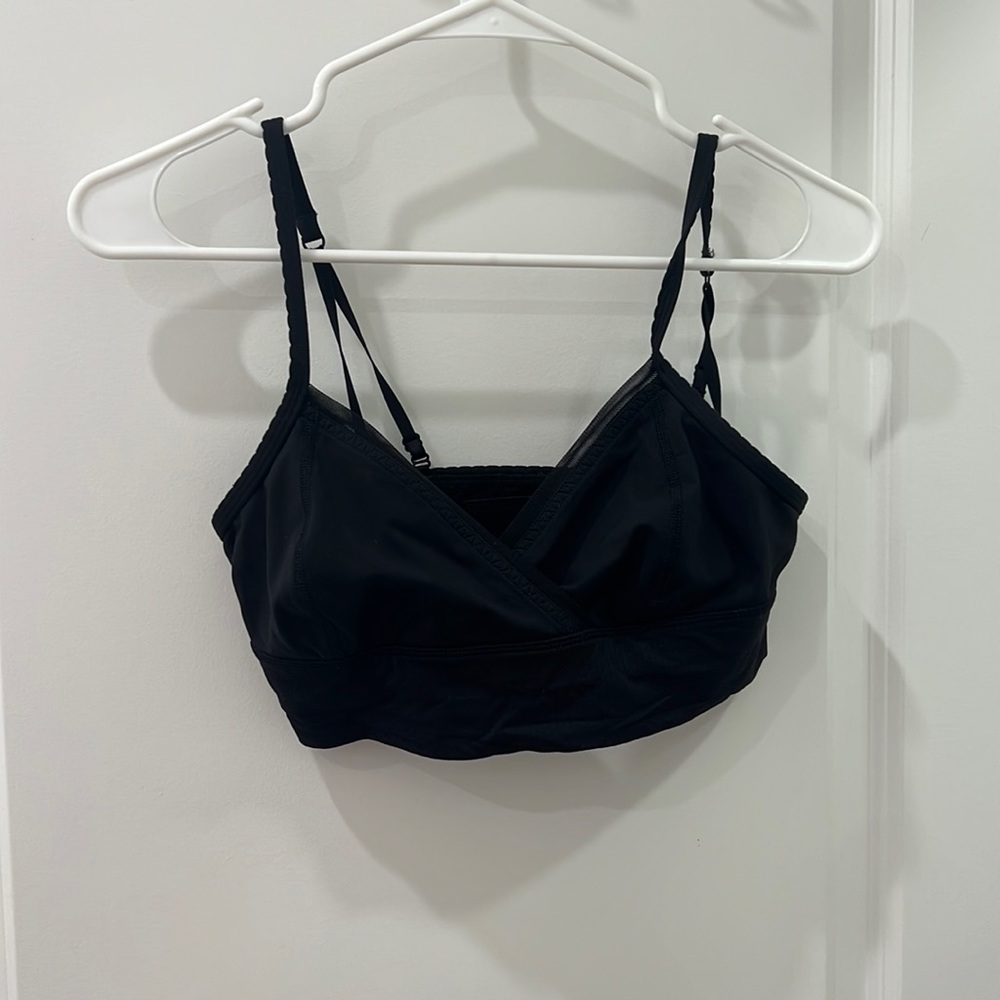 Lululemon sports bra, size medium, never worn black